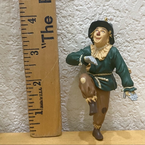 Vintage 1994 Hallmark Keepsake Wizard Of OZ Scarecrow Ornament - Picture 7 of 9